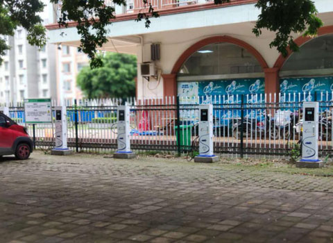 柳州市第八中學-7KW立式交流充電樁-60KW雙槍直流充電樁(圖1)